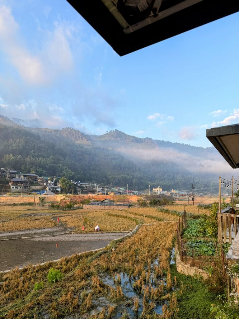 Mù Cang Chải Village Home バルコニーからの景色(朝霧)
