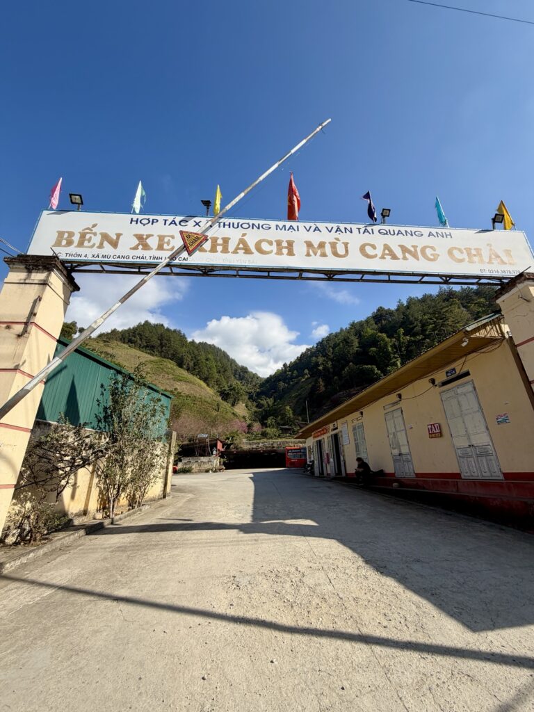 ムーカンチャイからサパ行きバス停