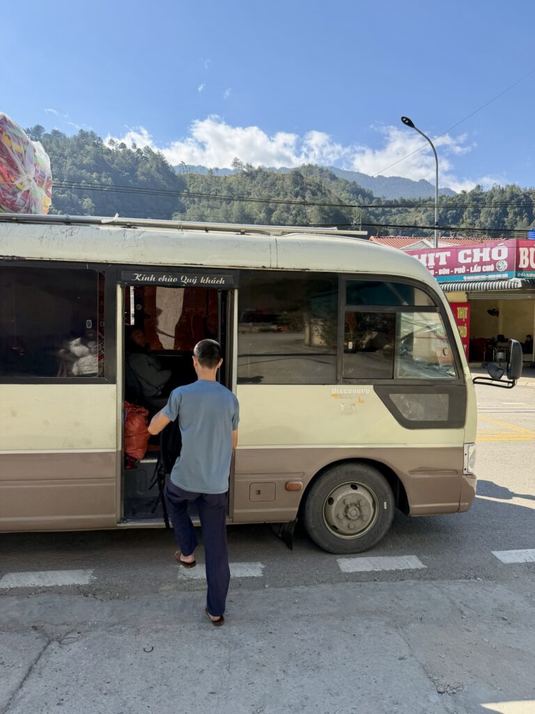 ムーカンチャイからサパ行きバス