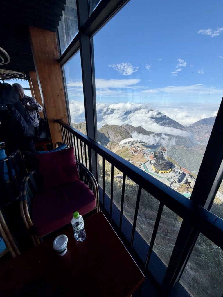 ファンシーパン山のカフェからの景色