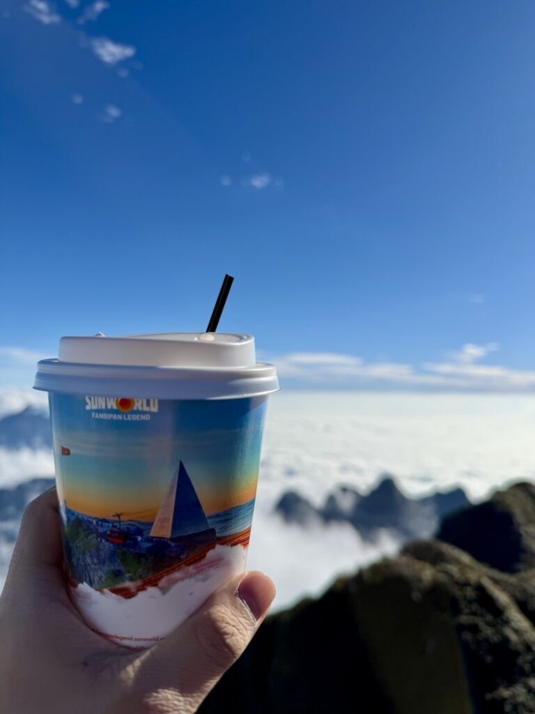 ファンシーパン山頂でティーをテイクアウト