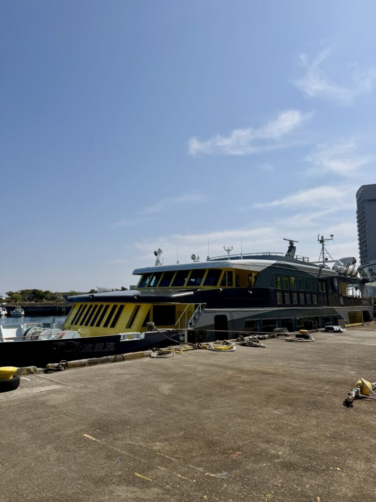 初島行きフェリー