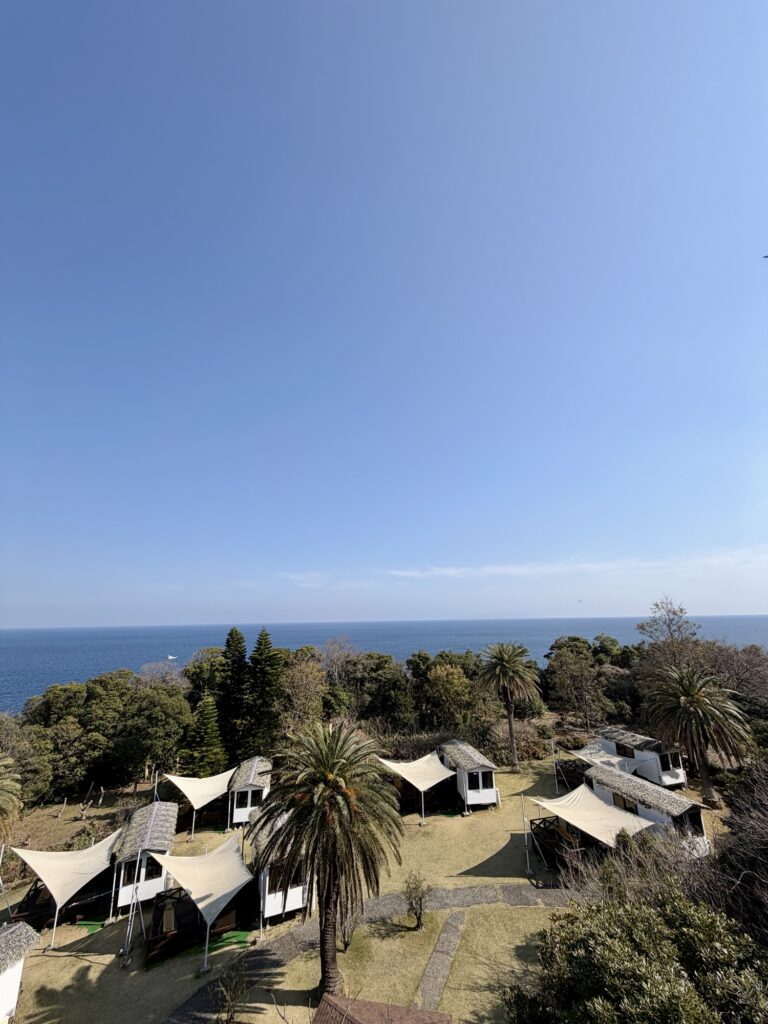 初島灯台から伊豆諸島